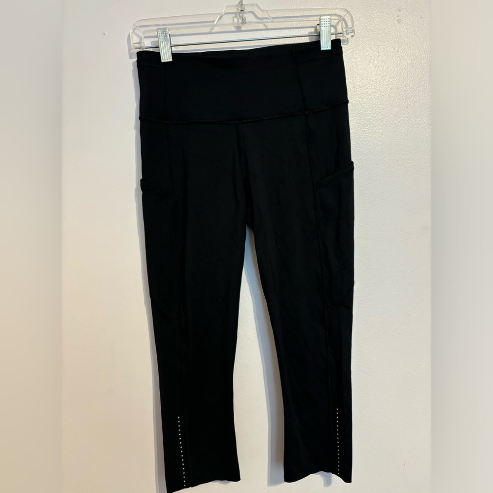 COPY - Lululemon Black Highrise Crop 19” with pockets, Size 4